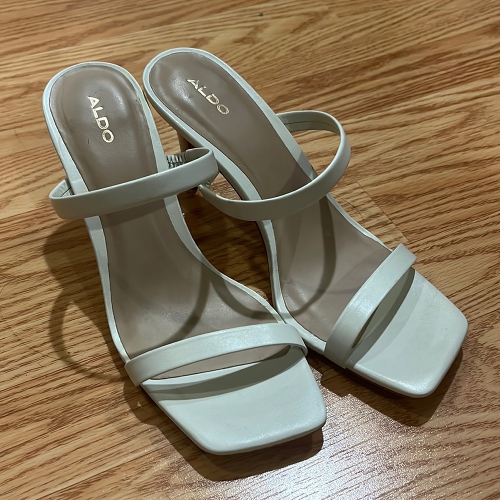 Aldo excellent condition, square toe 2.5/3 inch heel